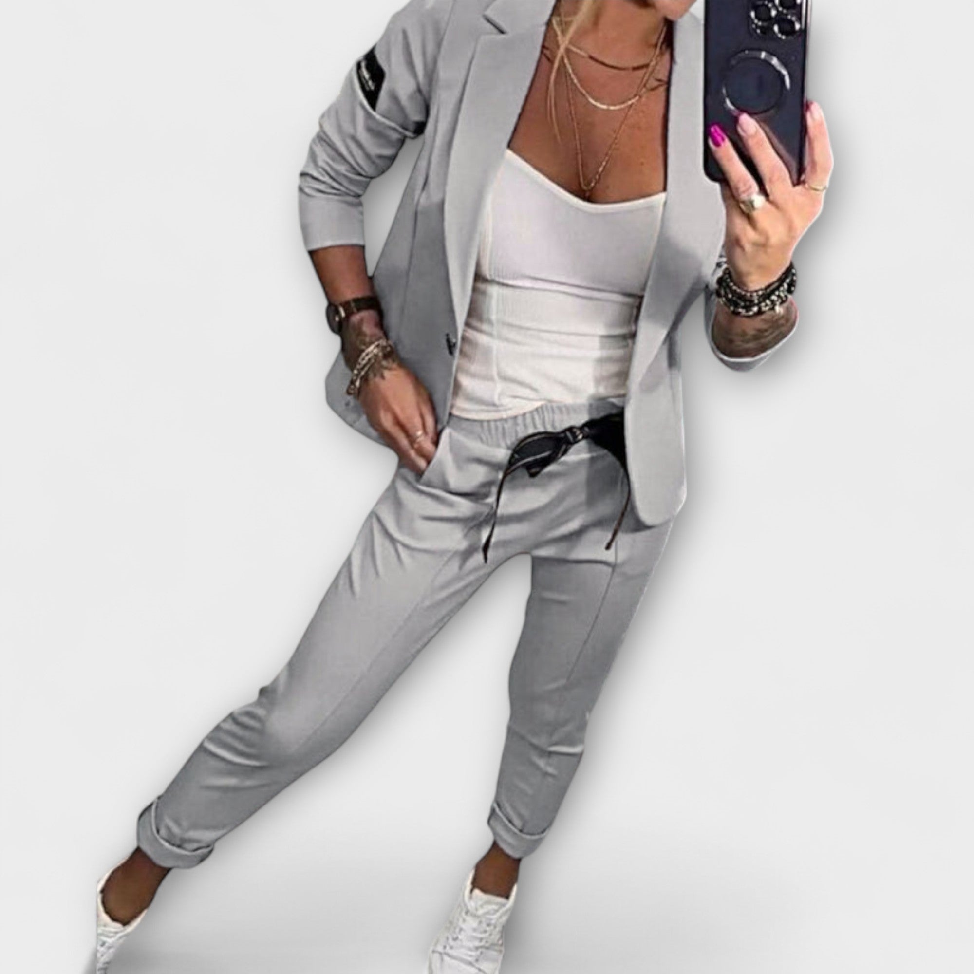 Conjunto coordinado de top, chaqueta y pantalones de Malou