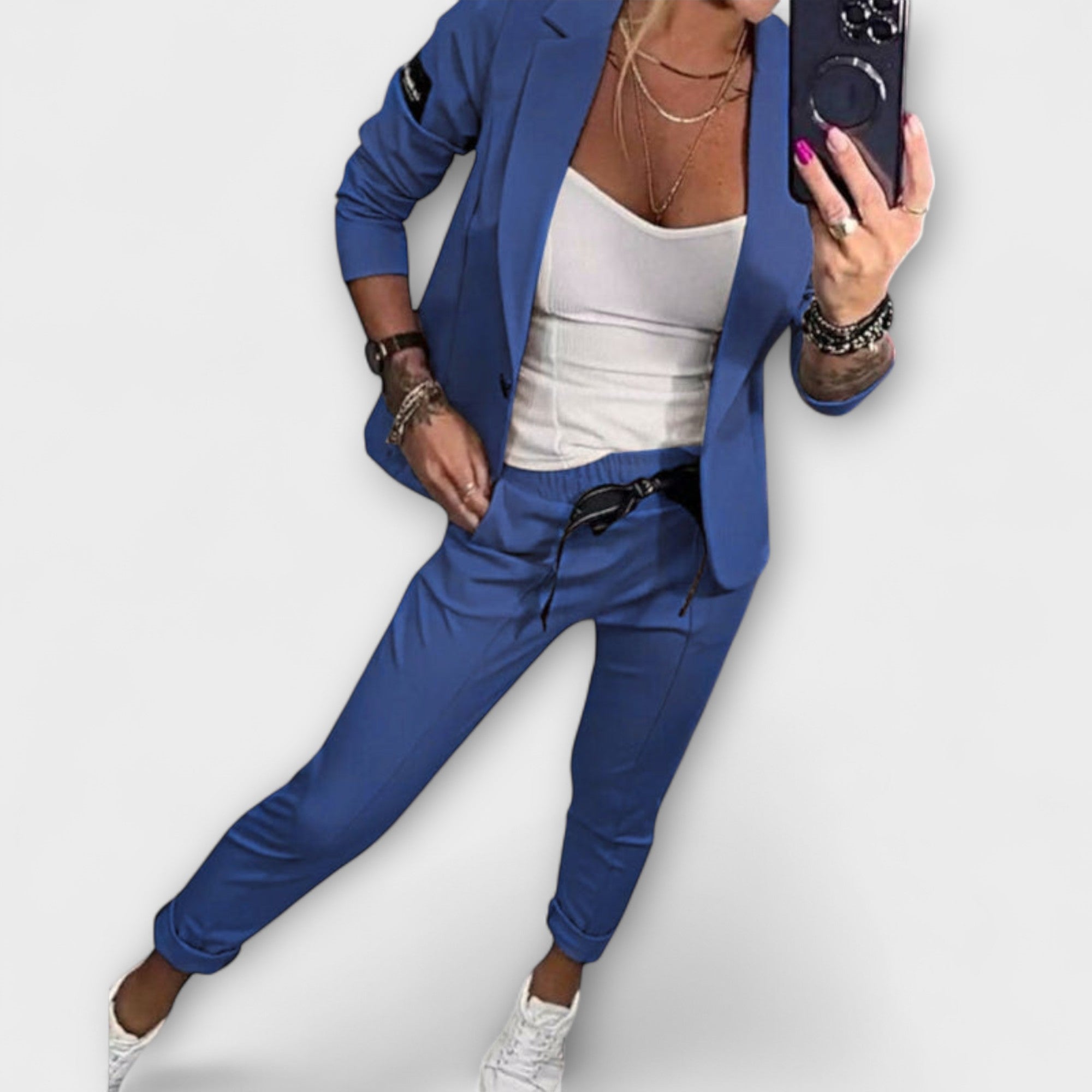 Conjunto coordinado de top, chaqueta y pantalones de Malou