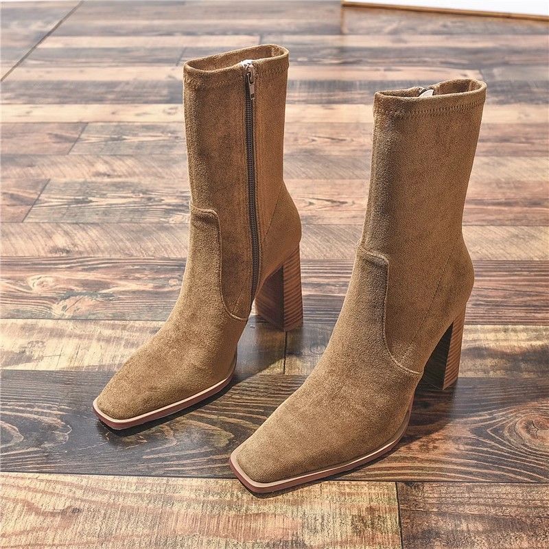 María | Botas Francesas de Tacón Alto con Puntera Cuadrada – Estilo Clásico