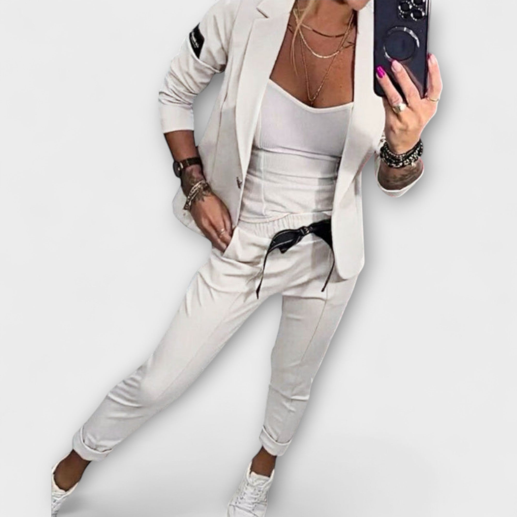 Conjunto coordinado de top, chaqueta y pantalones de Malou