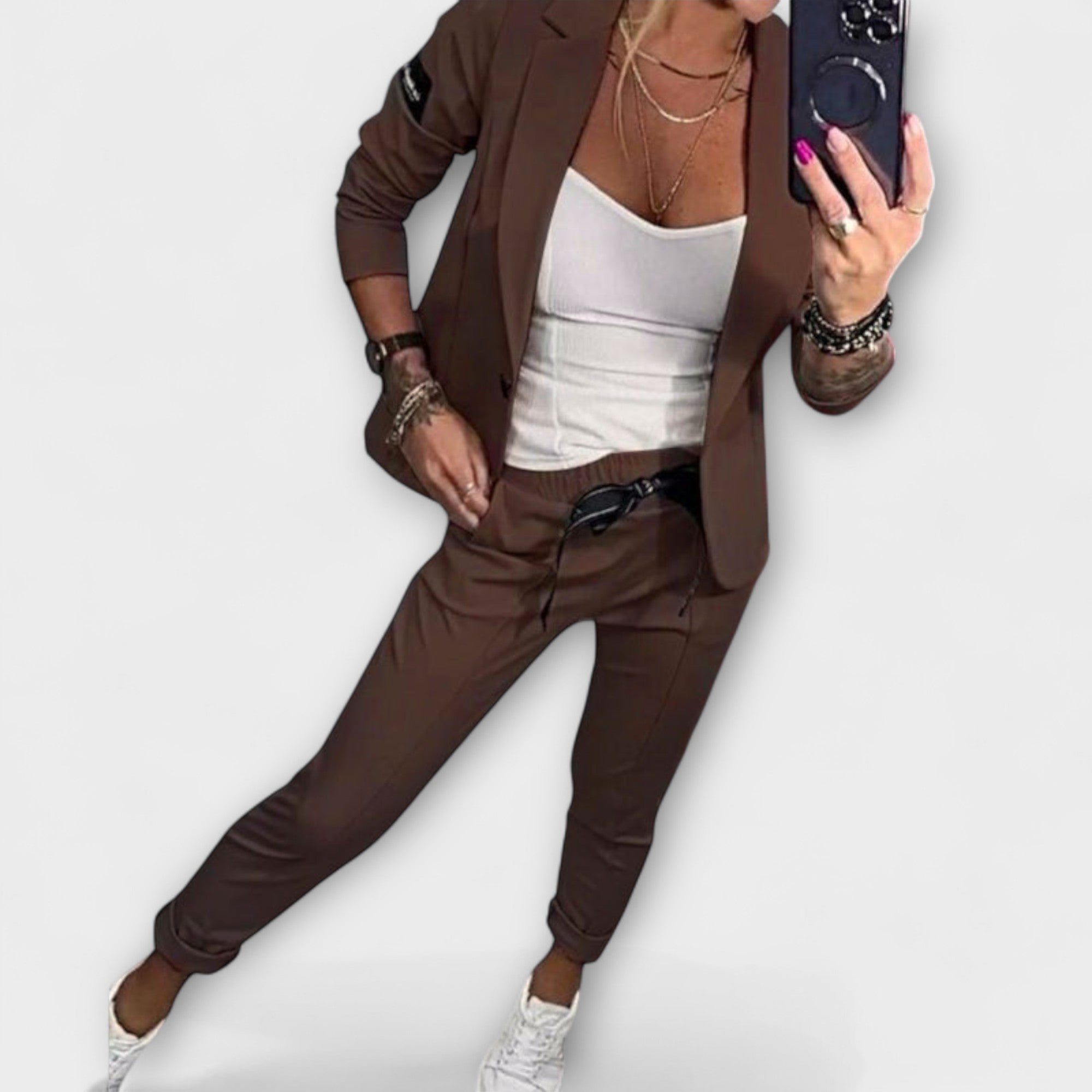 Conjunto coordinado de top, chaqueta y pantalones de Malou