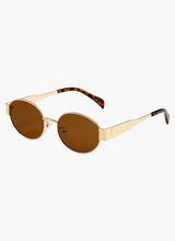 Montura dorada, lentes marrones