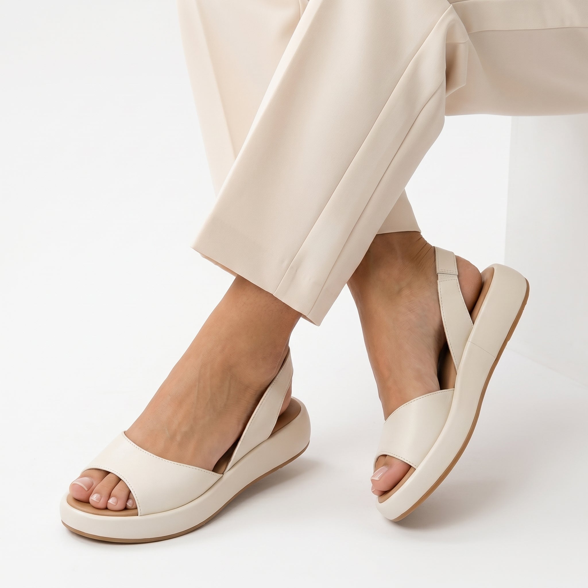 Cláudia - Sandalias Planas con suela anatómica, comodidad y estilo