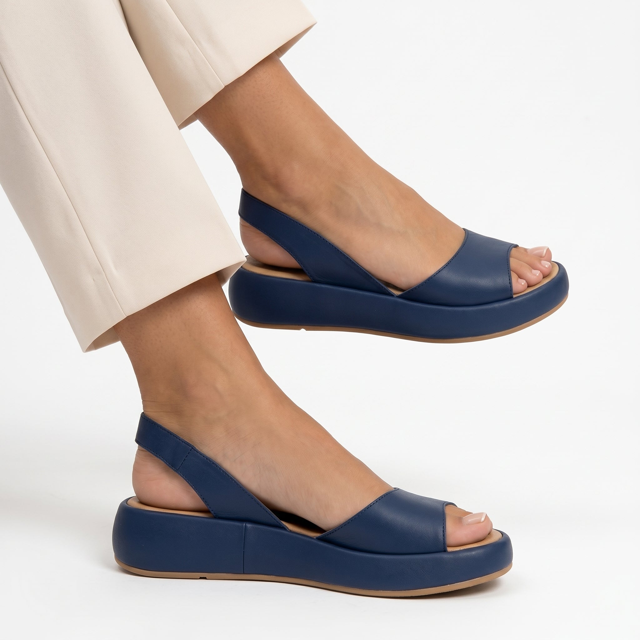 Cláudia - Sandalias Planas con suela anatómica, comodidad y estilo
